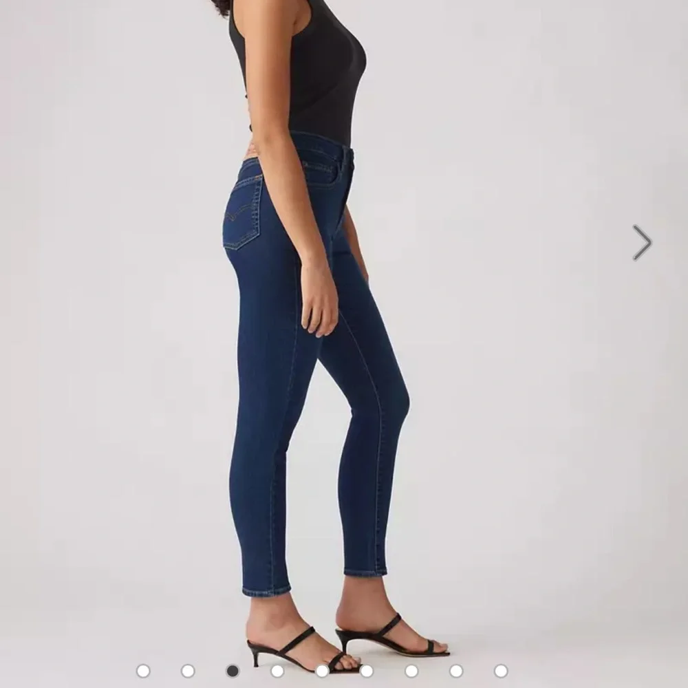 Levi's NWT SIZE 6 28 X 30 stretch High-Rise Skinny Jeans - Dark Blue